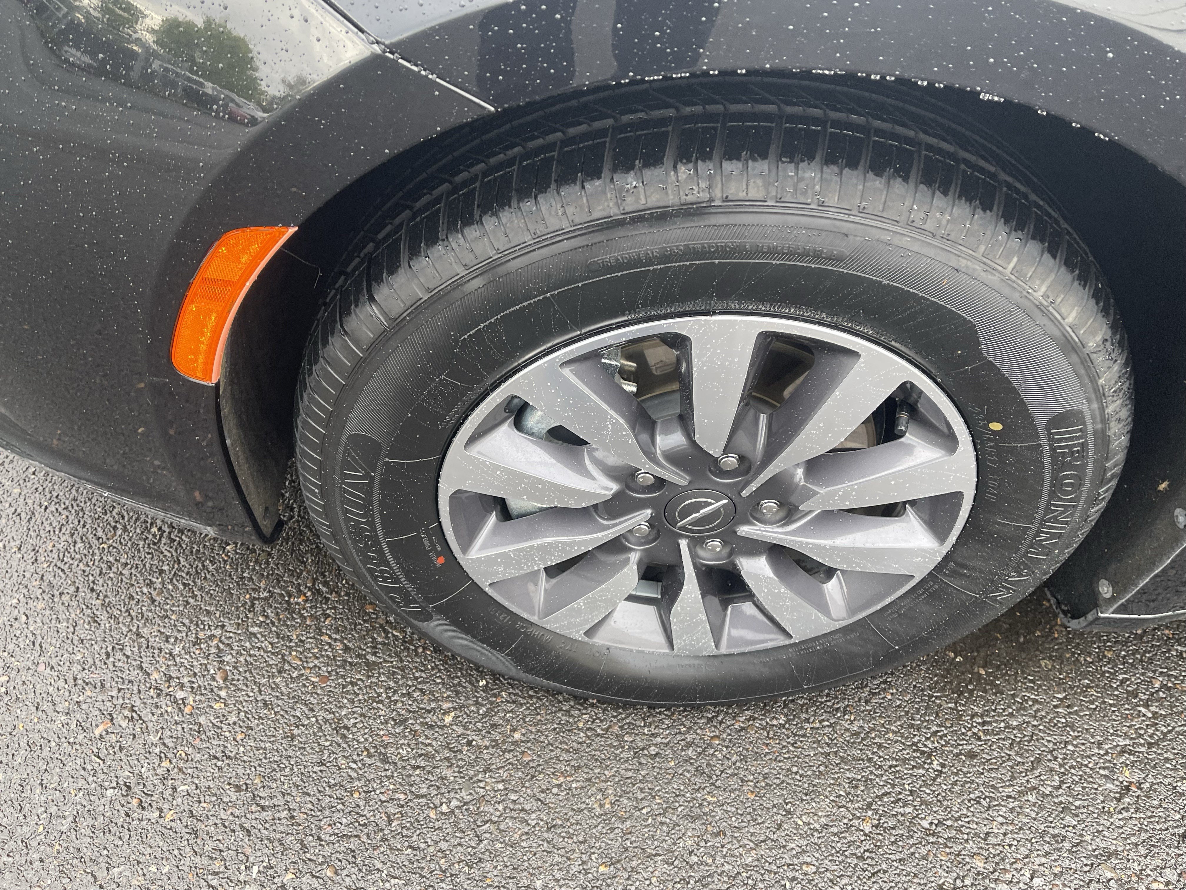 Used 2023 Chrysler Pacifica Touring-L FWD image 9