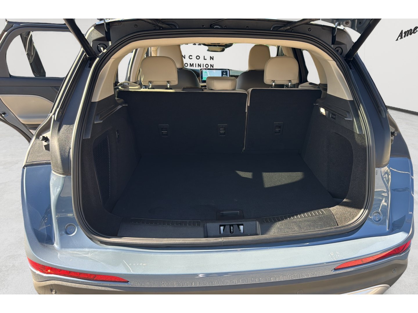 Used 2025 Lincoln Corsair Reserve FWD image 25