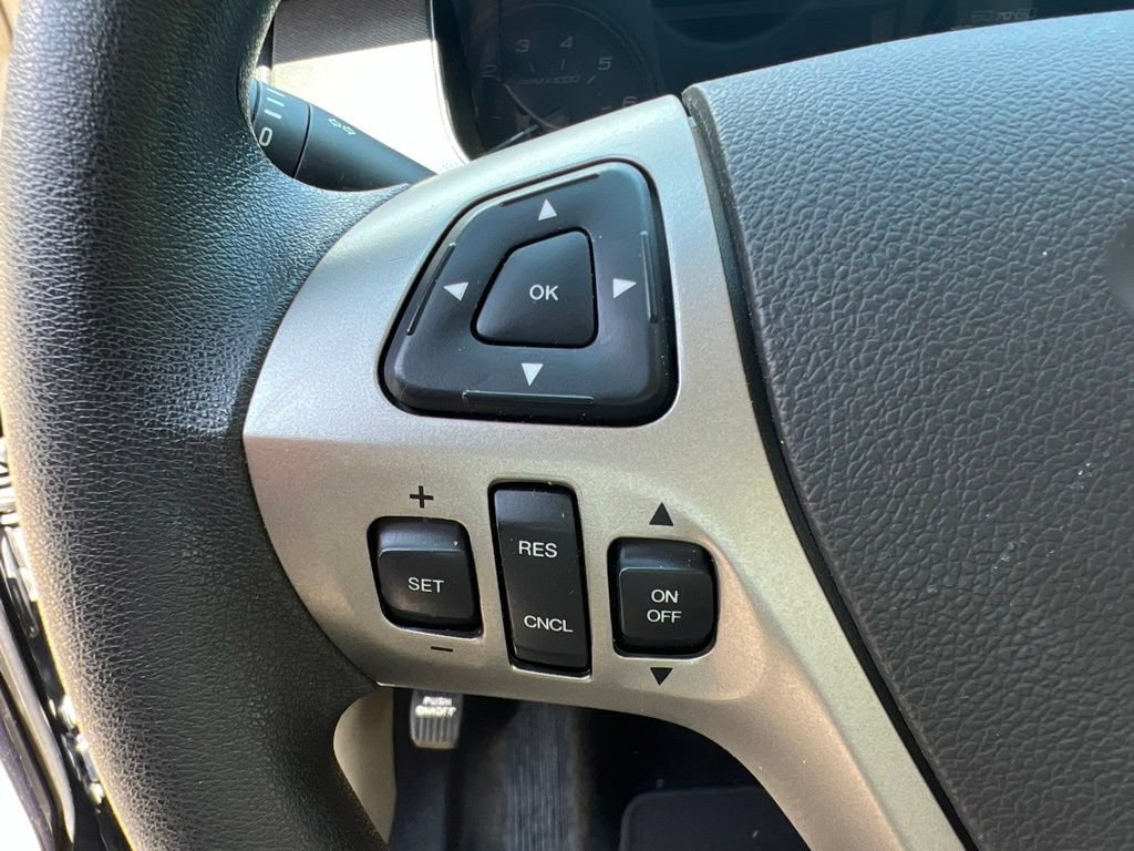 Used 2016 Ford Taurus SE FWD image 16