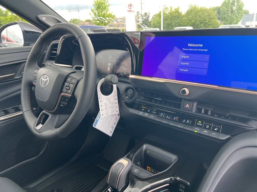 New 2025 Toyota Crown Signia image 5