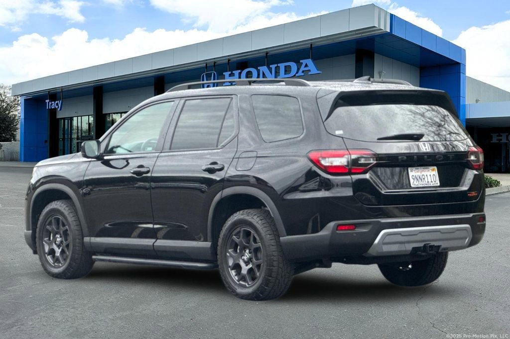 Certified 2025 Honda Pilot TrailSport image 10