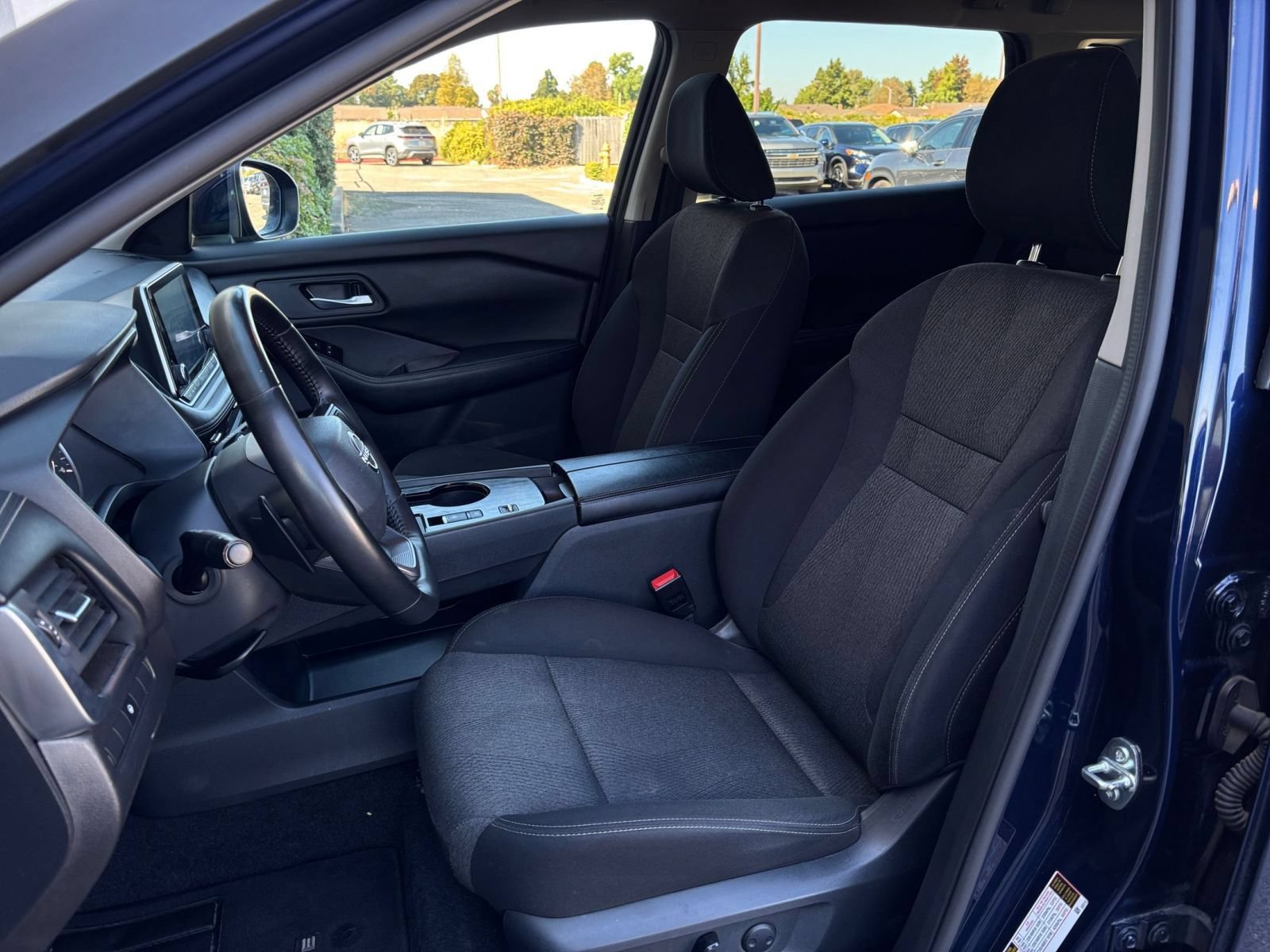 Used 2025 Nissan Rogue SV FWD image 37
