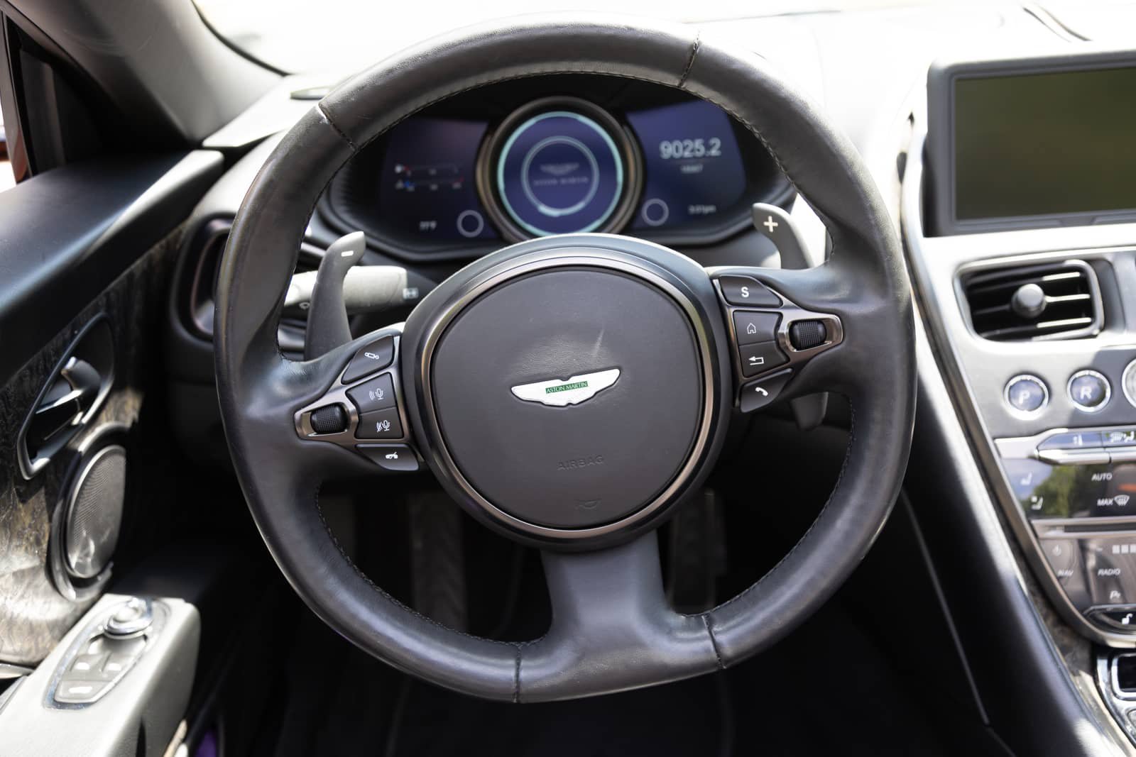 Used 2021 Aston Martin DB11 Volante RWD image 47
