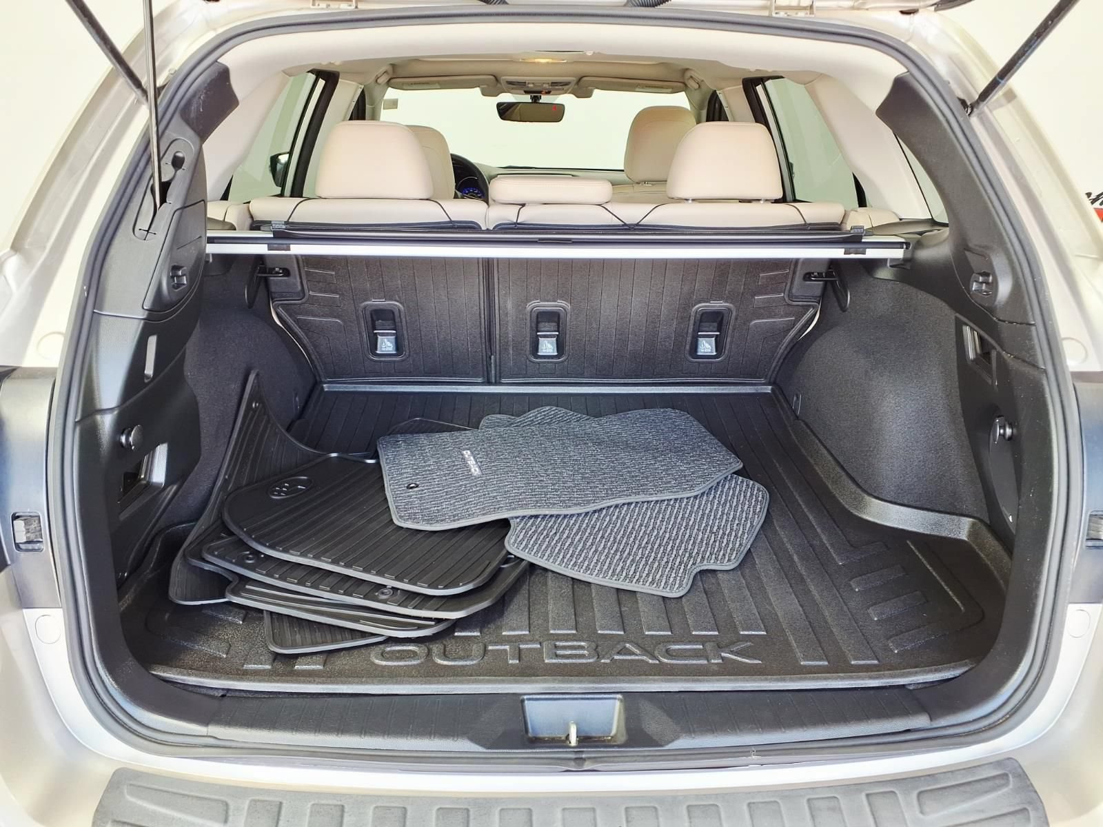 Used 2017 Subaru Outback 3.6R Limited AWD/4WD image 9