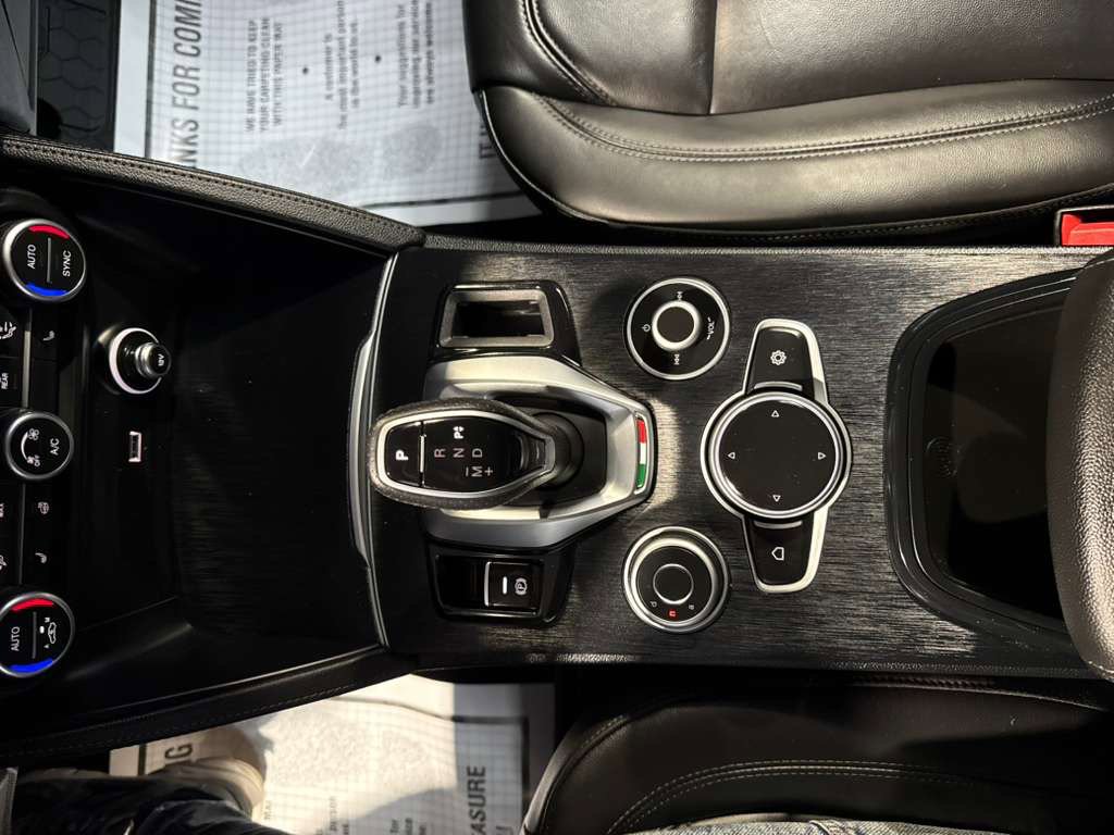 Used 2024 Alfa Romeo Stelvio Sprint RWD image 19