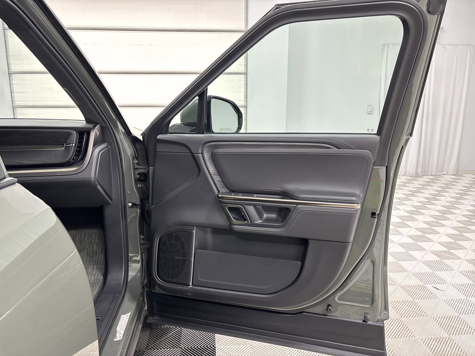 Used 2022 Rivian R1S Launch Edition image 18