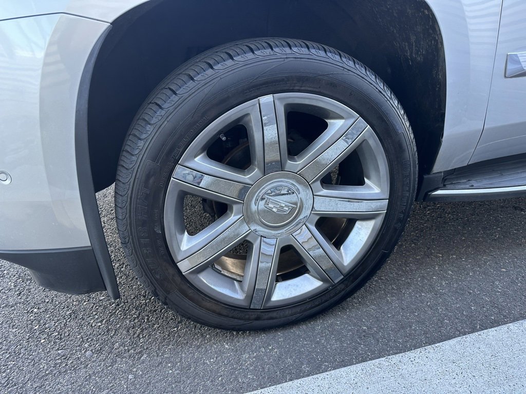 Used 2020 Cadillac Escalade Luxury image 11
