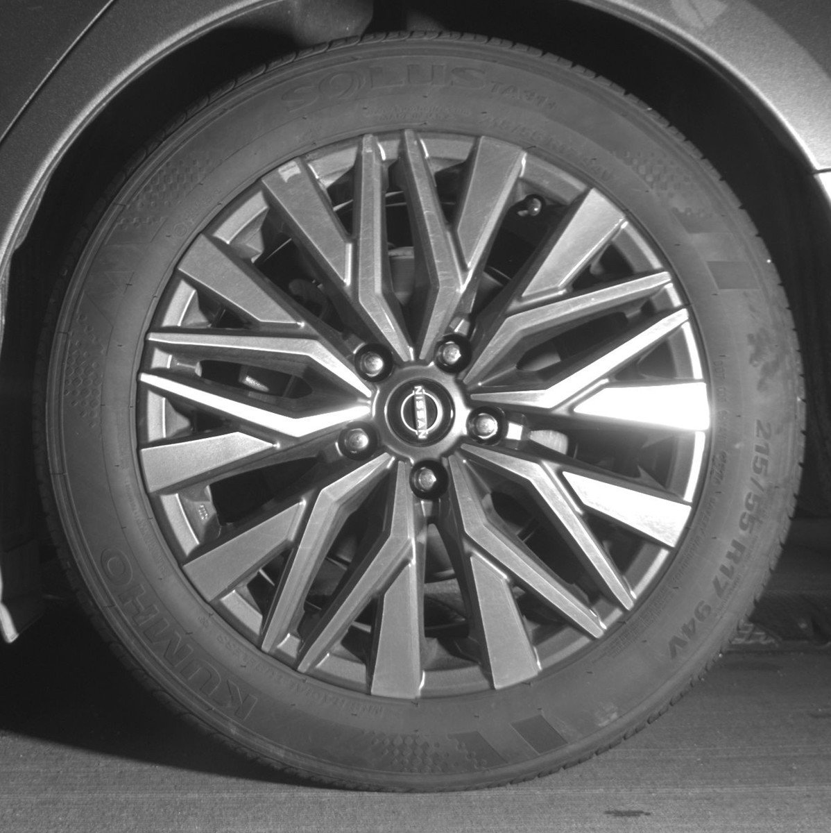 Used 2025 Nissan Altima 2.5 SV FWD image 14