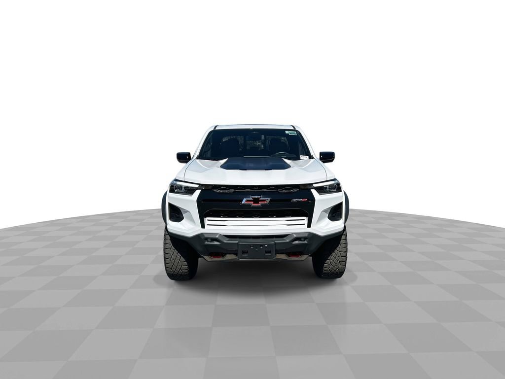 Used 2025 Chevrolet Colorado ZR2 w/ Midnight Edition AWD/4WD image 3
