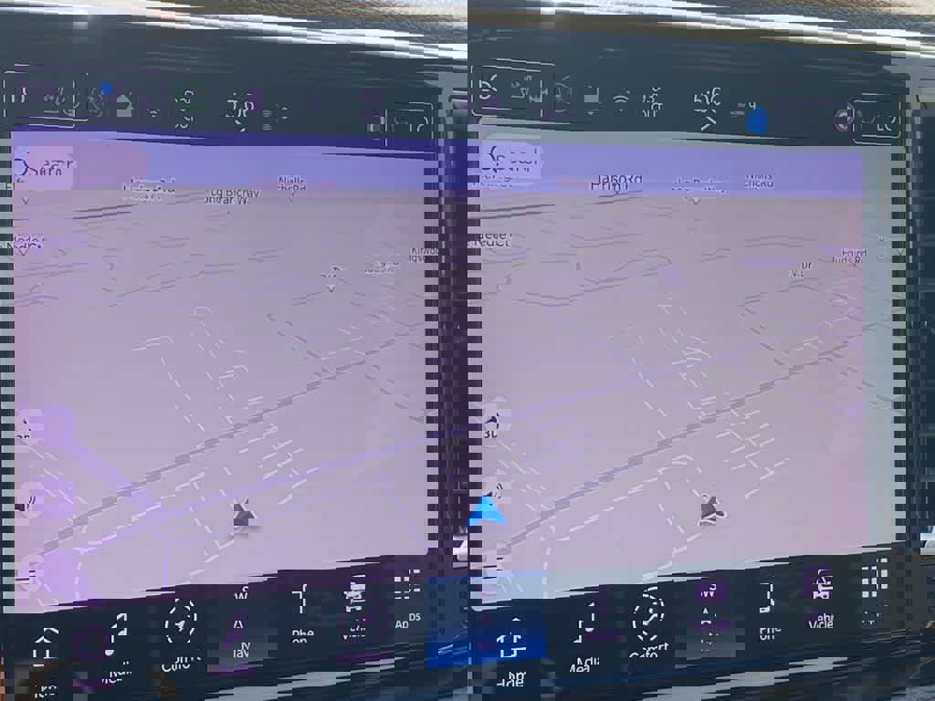 Used 2023 Chrysler Pacifica Limited w/ Uconnect Theater Family Group image 17