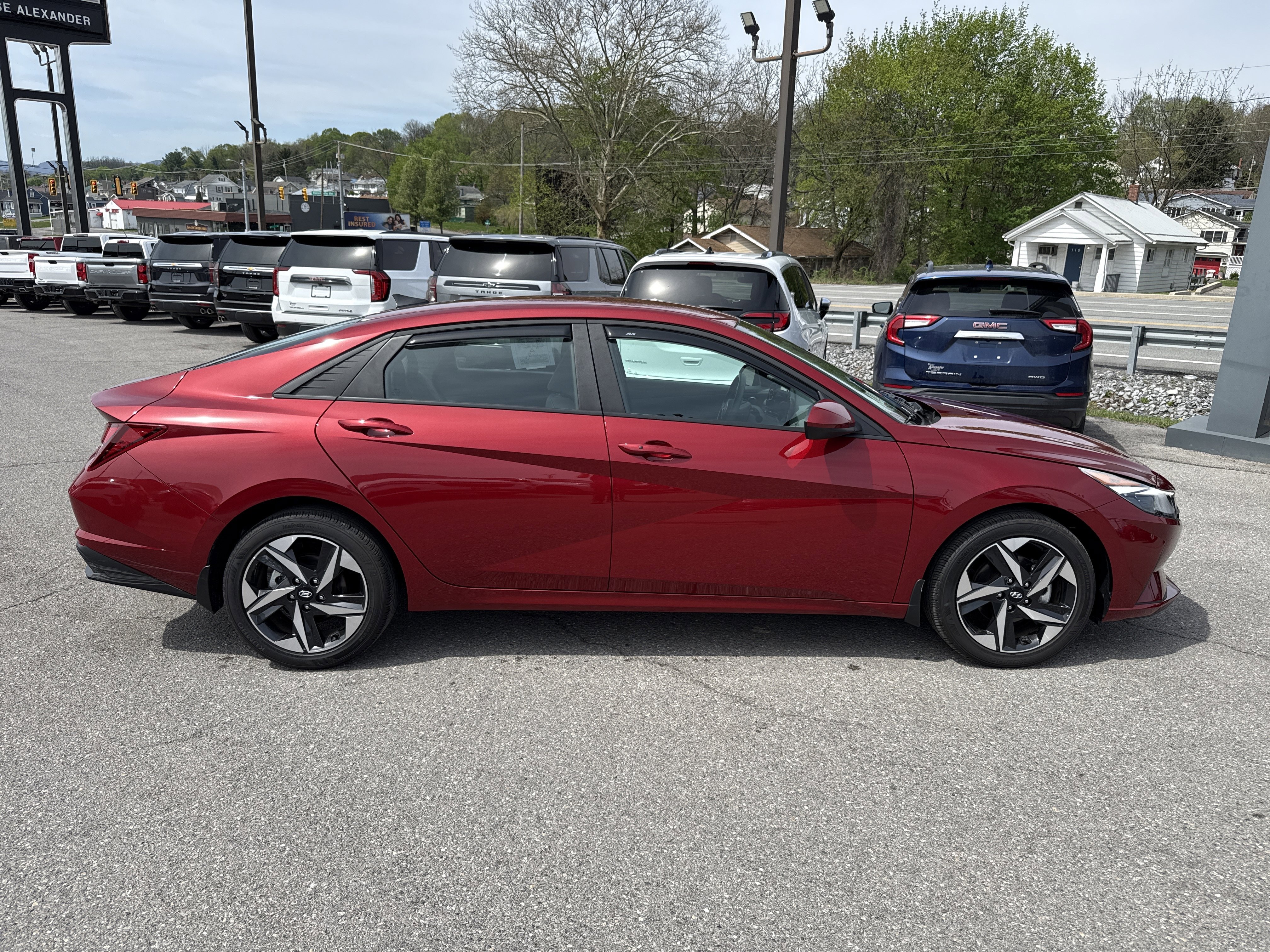 Used 2023 Hyundai Elantra SEL w/ Convenience Package image 2