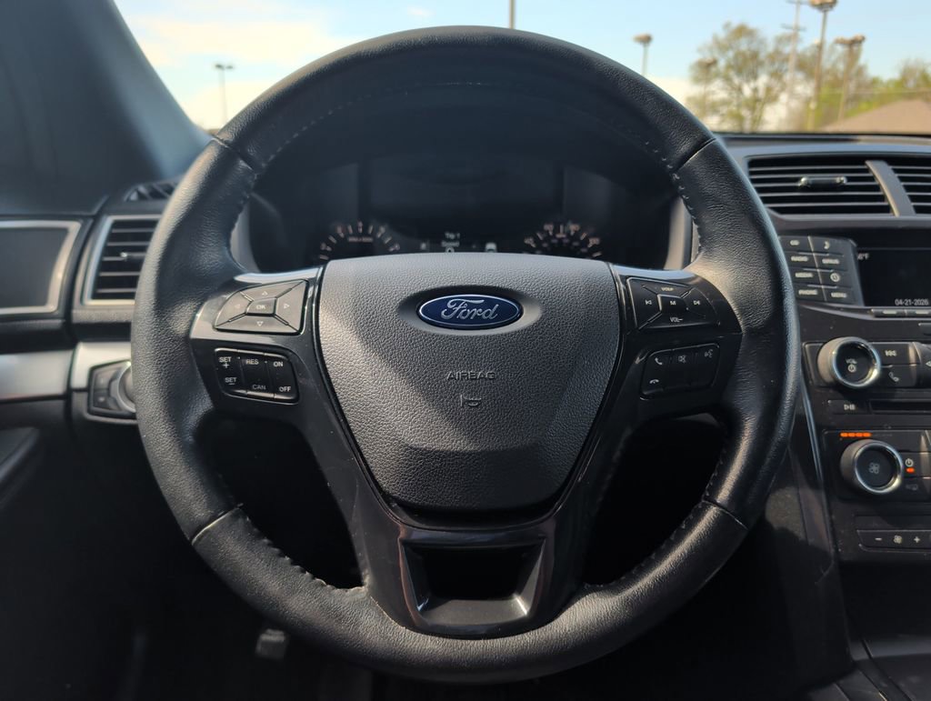 Used 2017 Ford Explorer XLT image 11