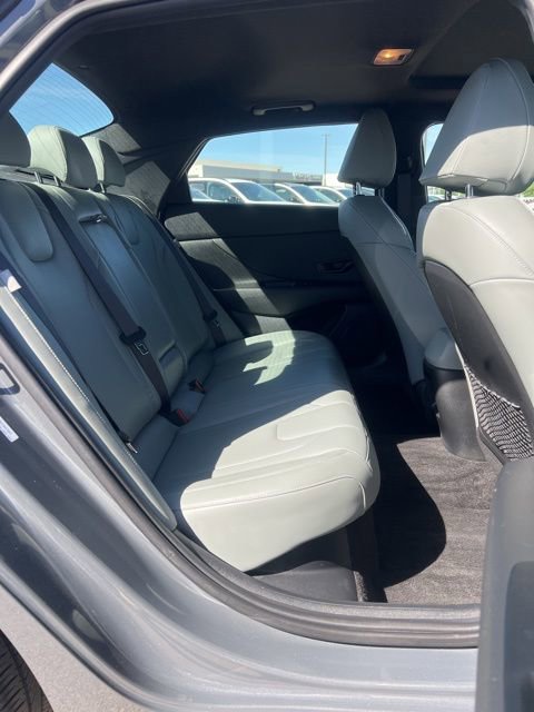 Used 2025 Hyundai Elantra Limited FWD image 33