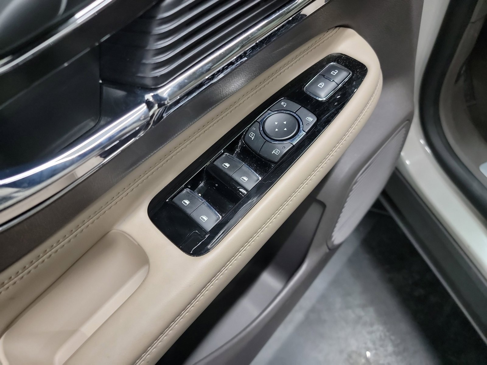 Used 2022 Lincoln Corsair FWD image 14