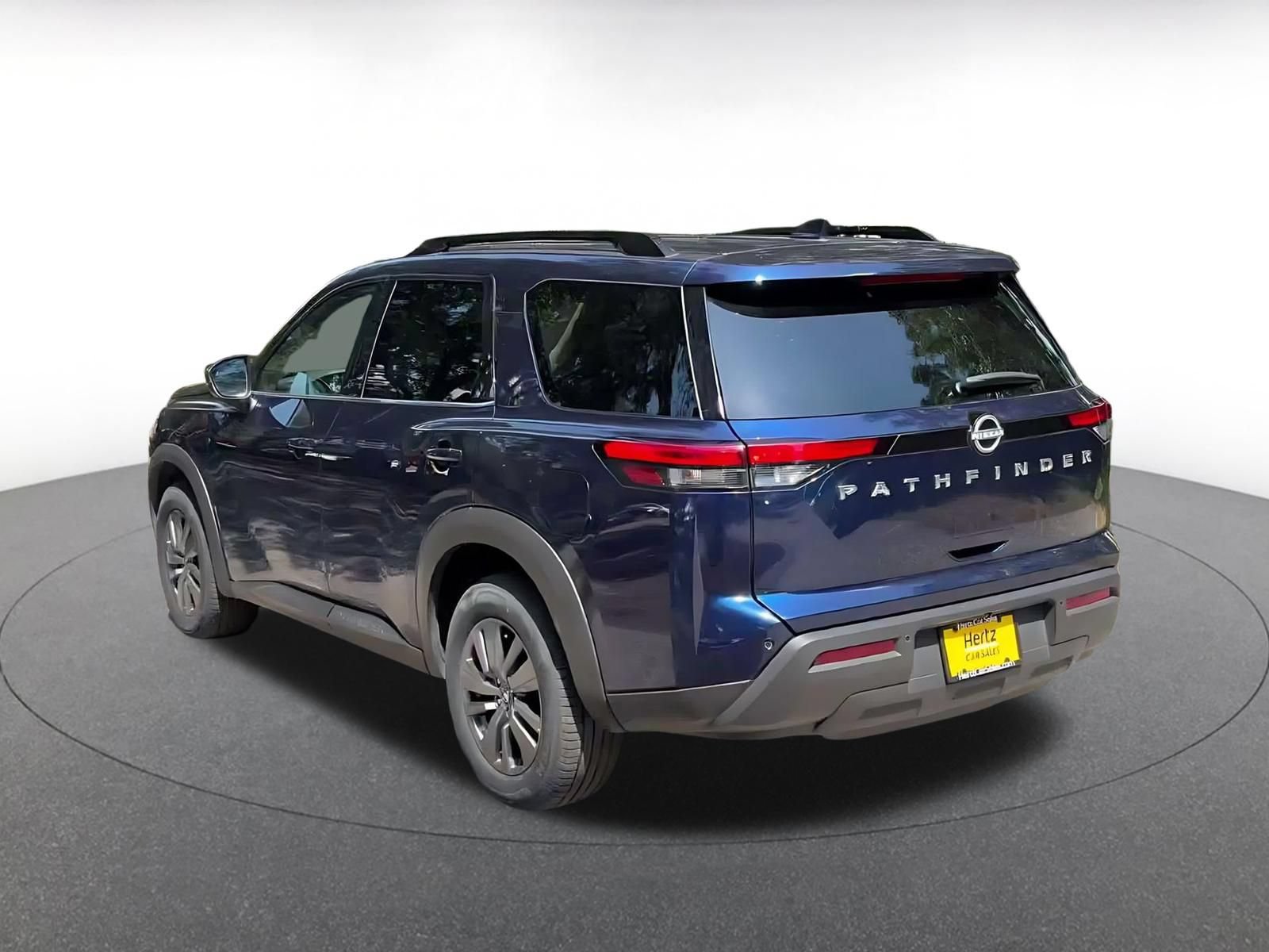 Used 2025 Nissan Pathfinder SV FWD image 10