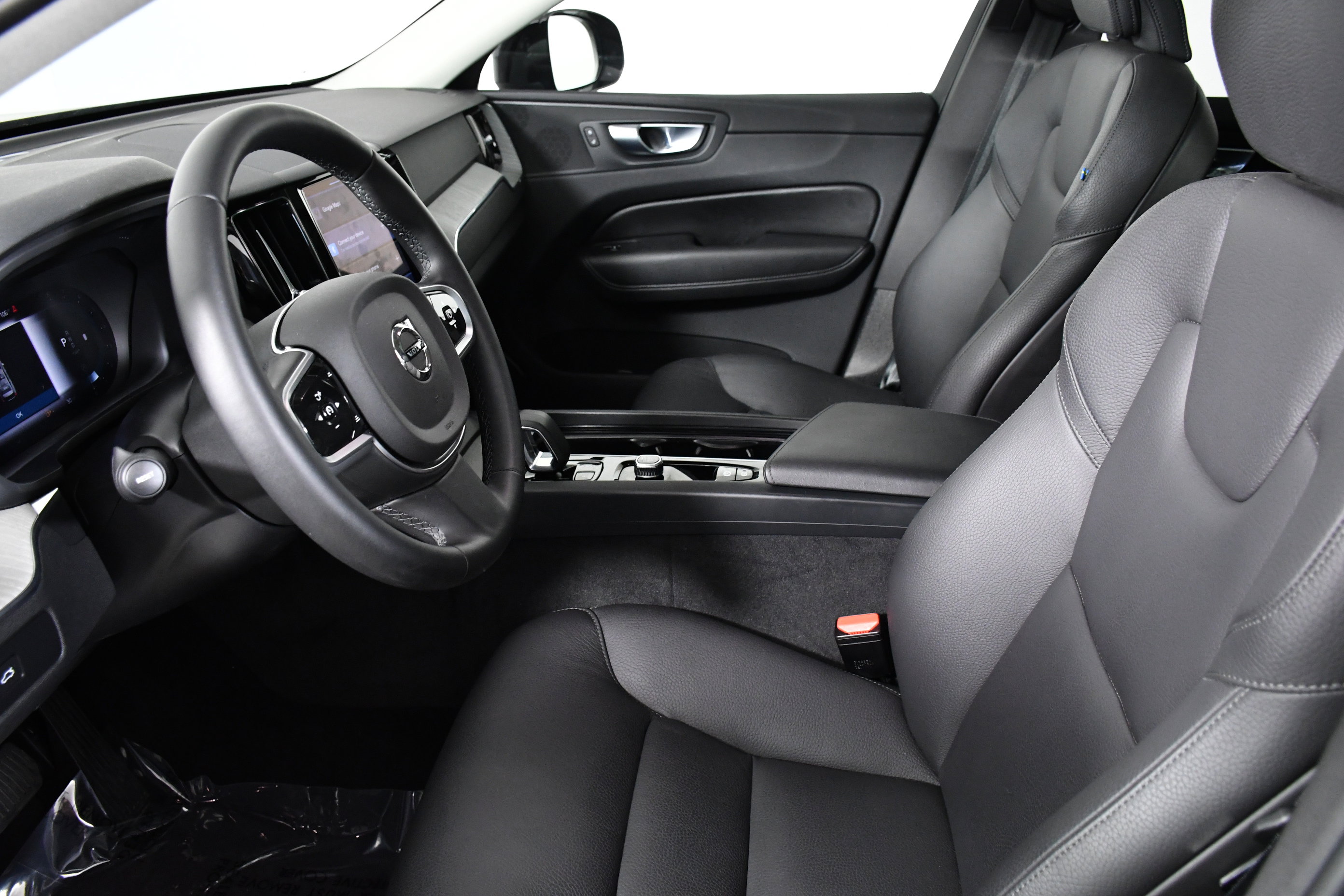 Used 2025 Volvo XC60 B5 Plus image 20
