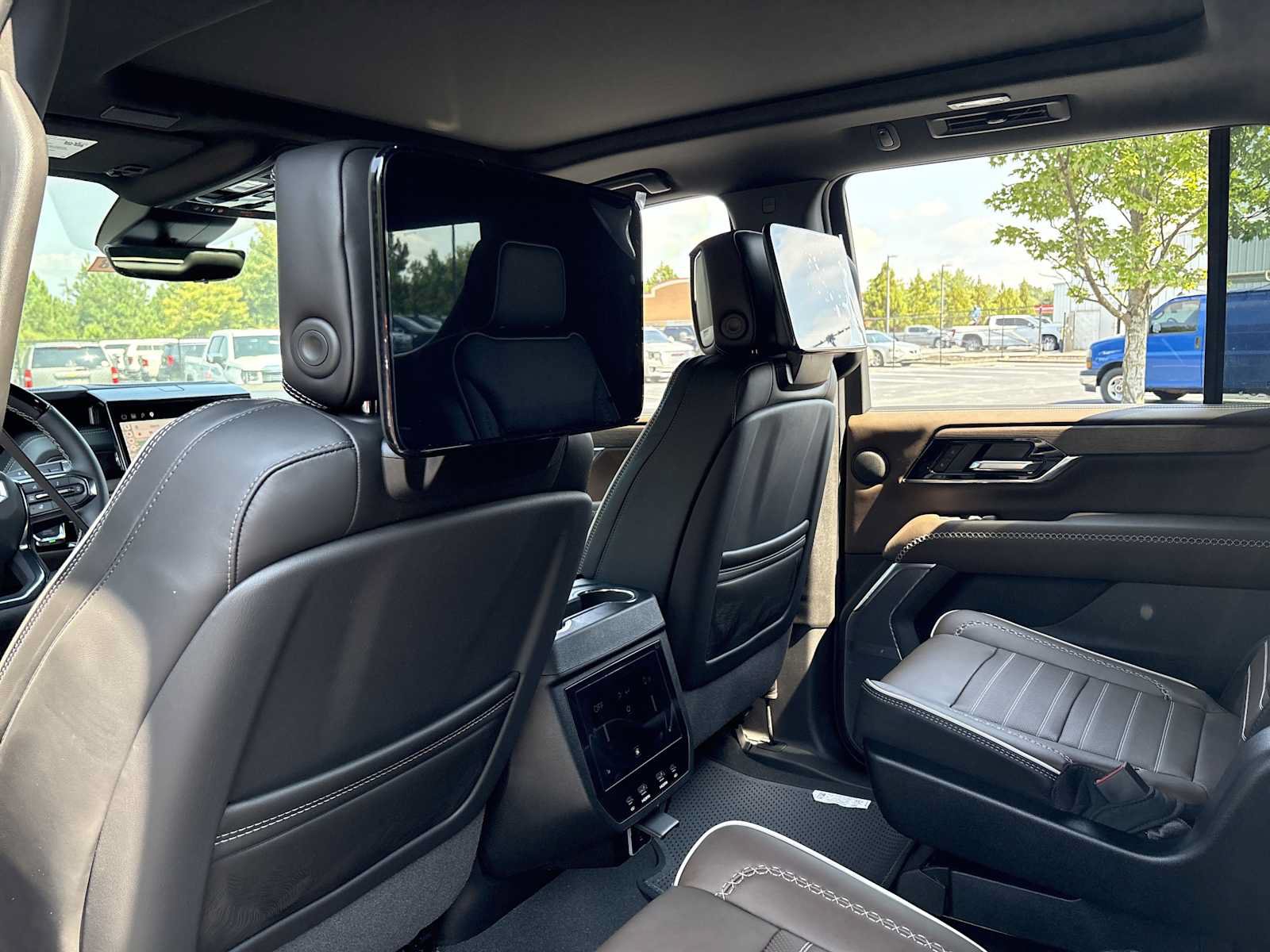 New 2026 GMC Yukon Denali Ultimate AWD/4WD image 18