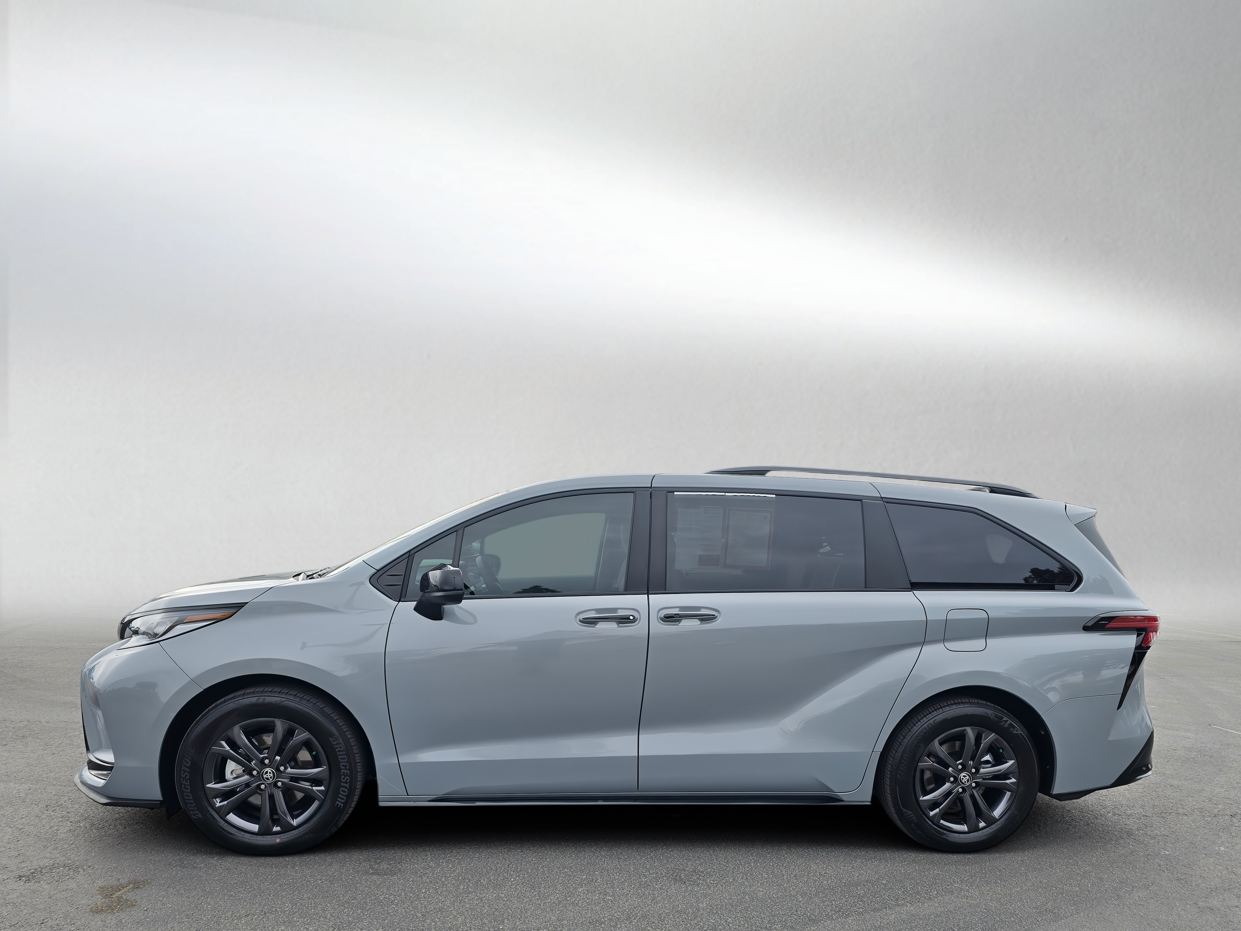 Certified 2026 Toyota Sienna XSE AWD/4WD image 2