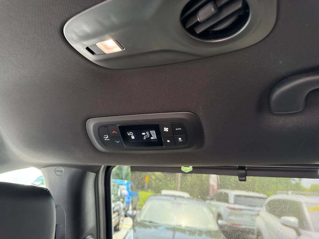 New 2026 Chrysler Pacifica Select AWD/4WD image 21