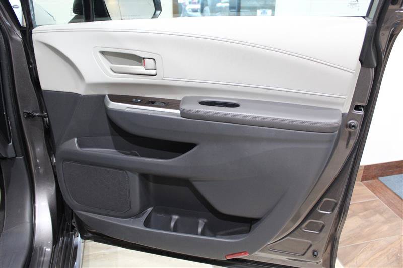 Used 2023 Toyota Sienna LE w/ LE Plus Package FWD image 31