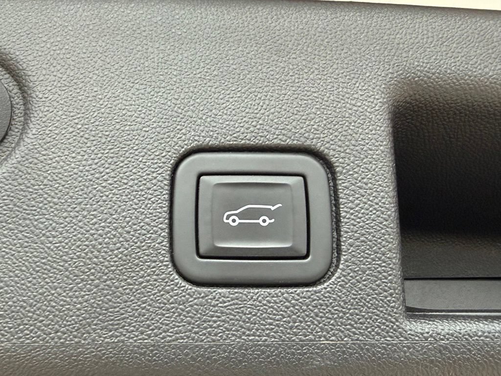 Used 2024 Chevrolet Equinox LT AWD/4WD image 36