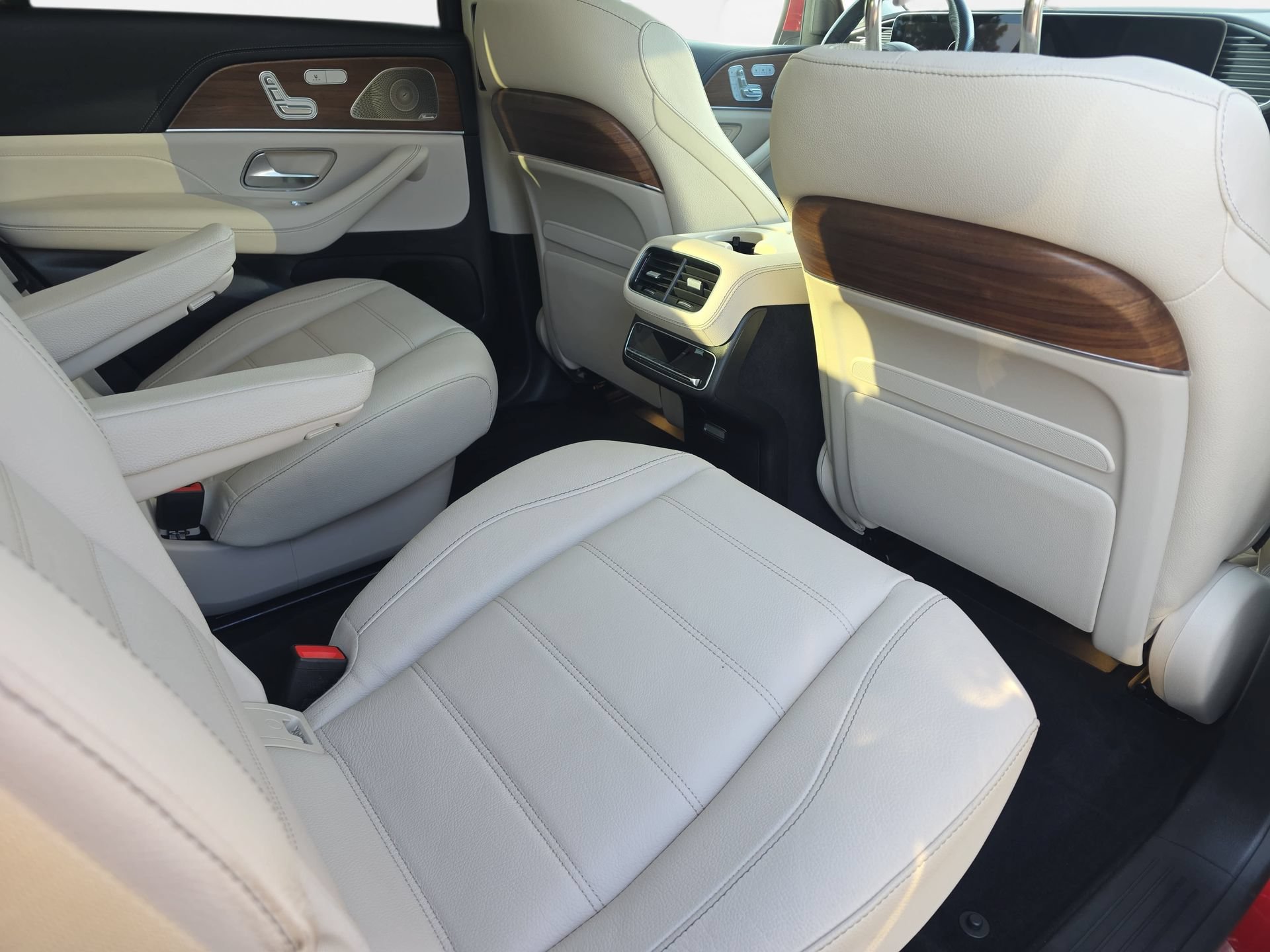 Used 2024 Mercedes-Benz GLS 580 4MATIC image 11