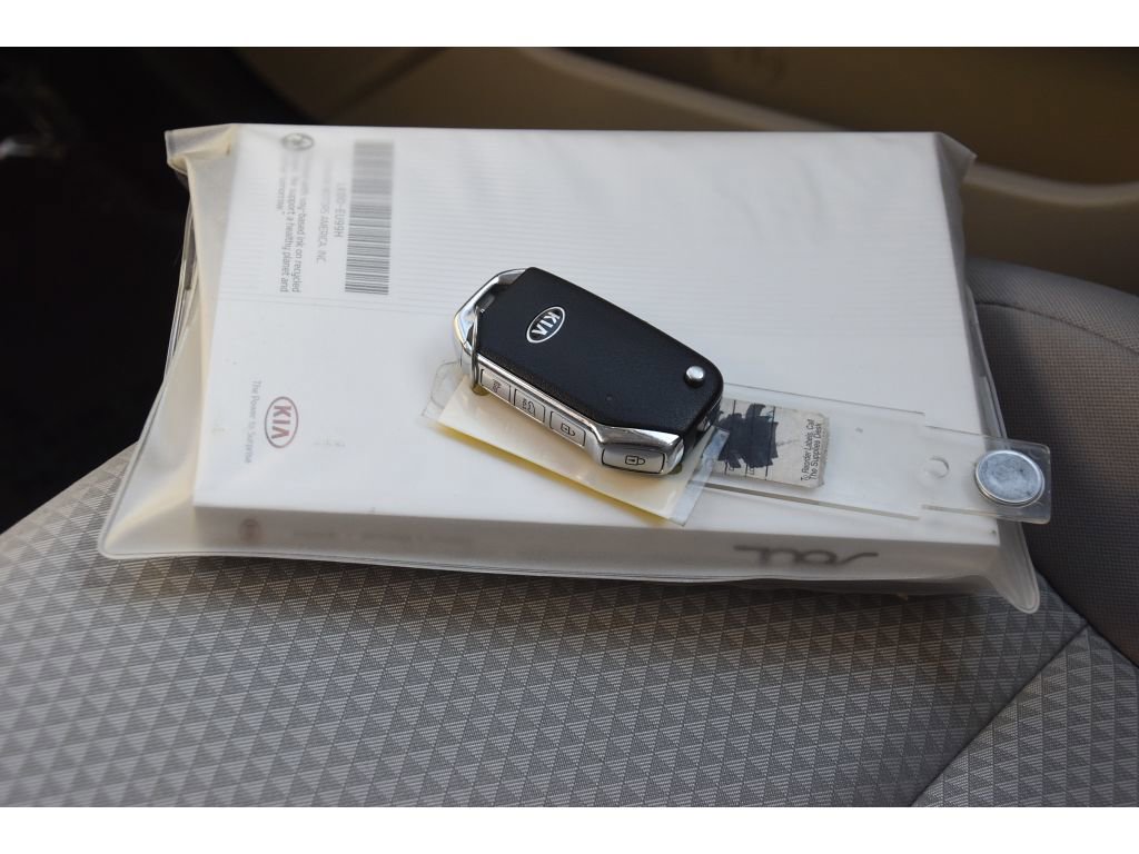 Used 2020 Kia Soul LX image 29