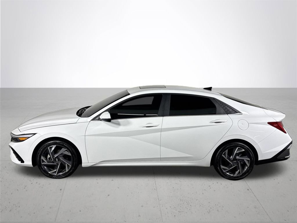 Used 2024 Hyundai Elantra Limited image 9