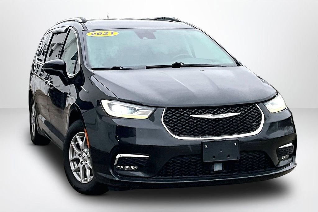 Used 2021 Chrysler Pacifica Touring-L image 3
