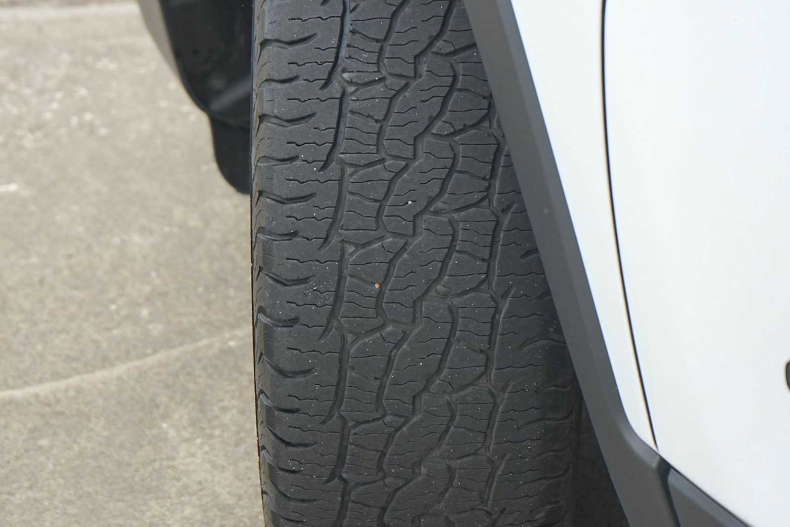 Used 2021 Jeep Cherokee Latitude Plus FWD image 29
