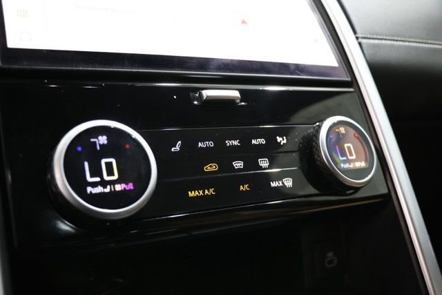 Used 2024 Land Rover Discovery Dynamic SE image 28