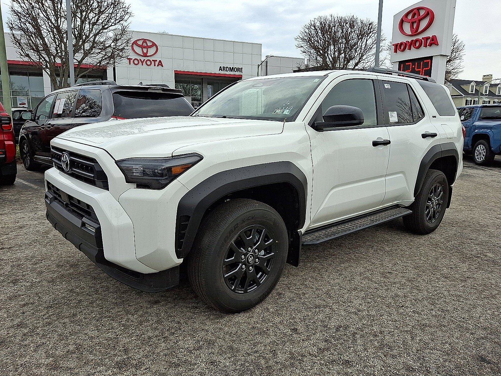New 2026 Toyota 4Runner SR5 AWD/4WD image 2