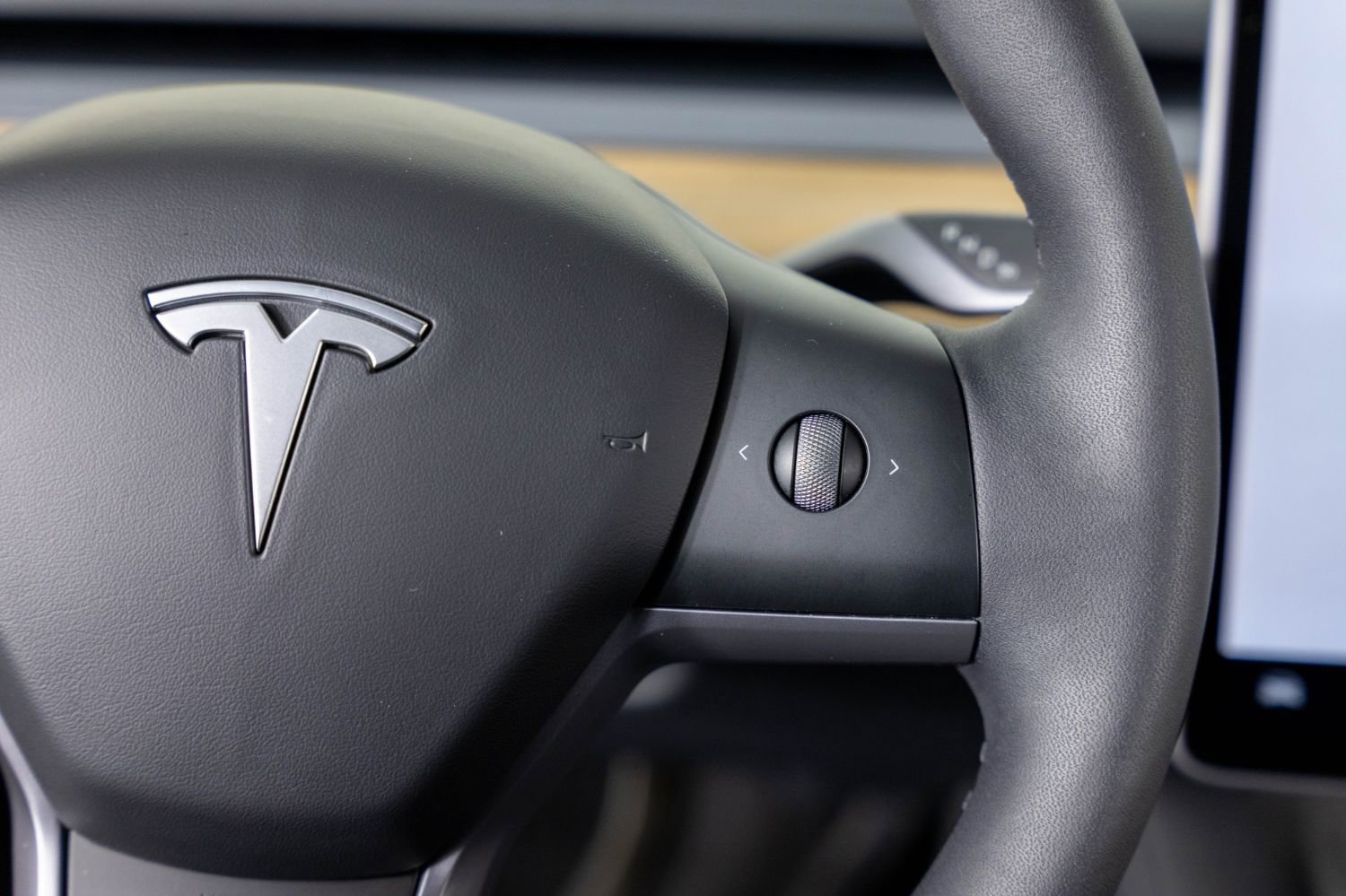 Used 2024 Tesla Model Y AWD image 33