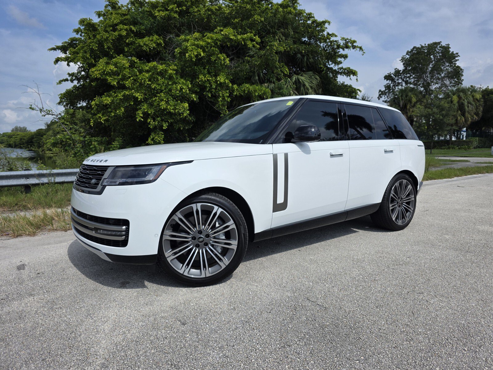 Certified 2024 Land Rover Range Rover SE AWD/4WD image 1