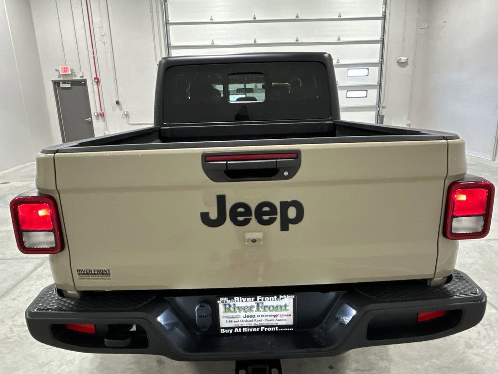 Used 2022 Jeep Gladiator Sport image 7