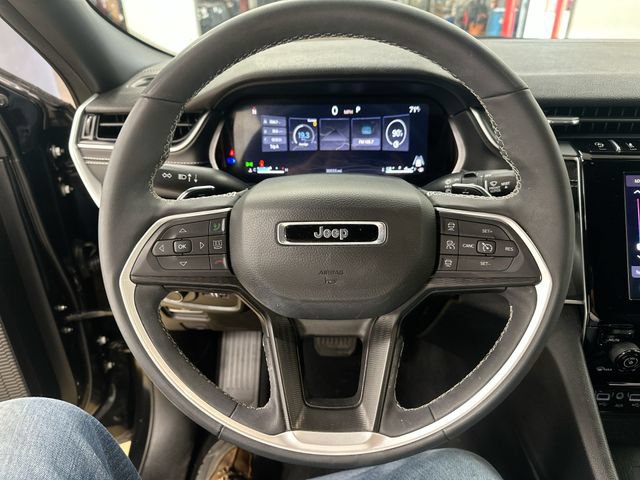 Certified 2025 Jeep Grand Cherokee Altitude AWD/4WD image 12
