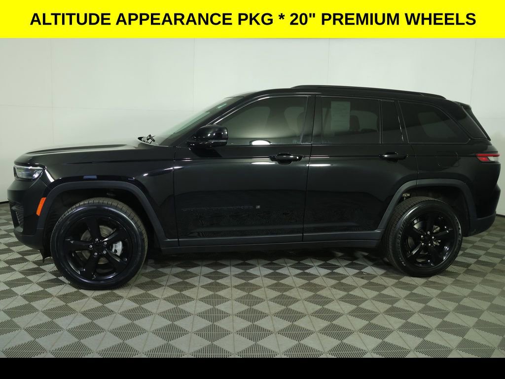 Used 2023 Jeep Grand Cherokee Altitude image 6