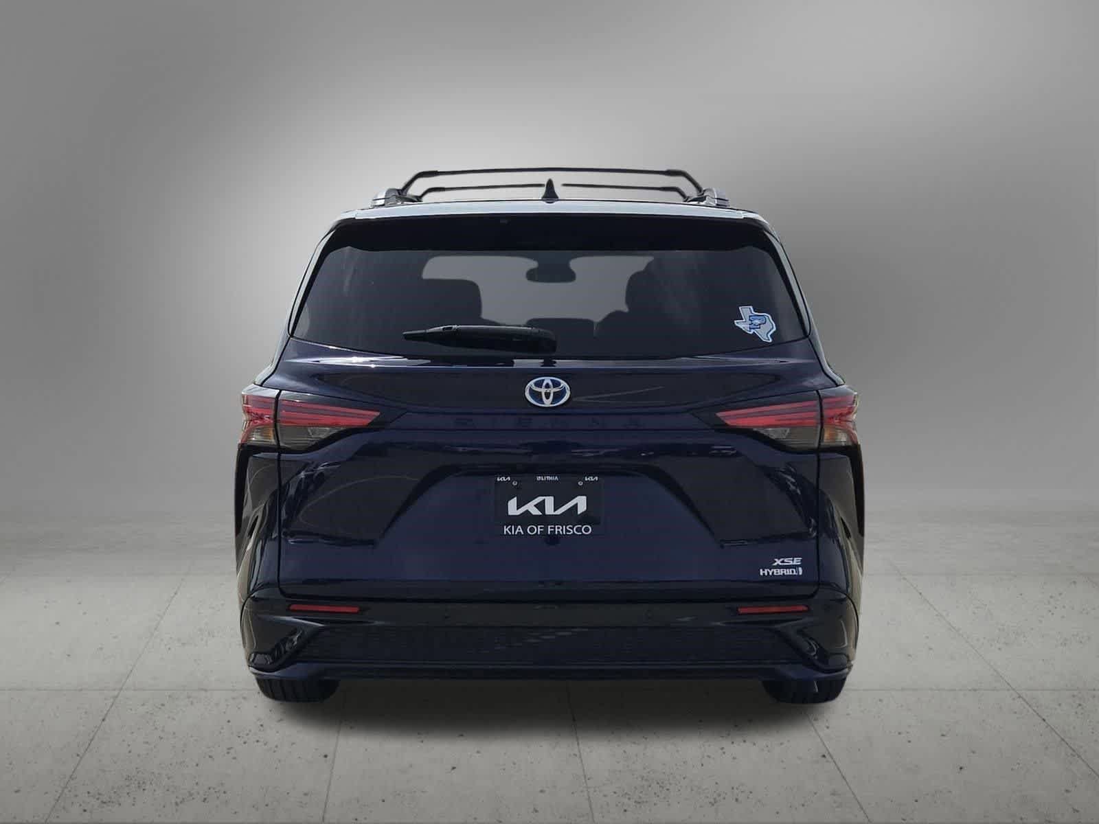 Used 2022 Toyota Sienna XSE FWD image 5