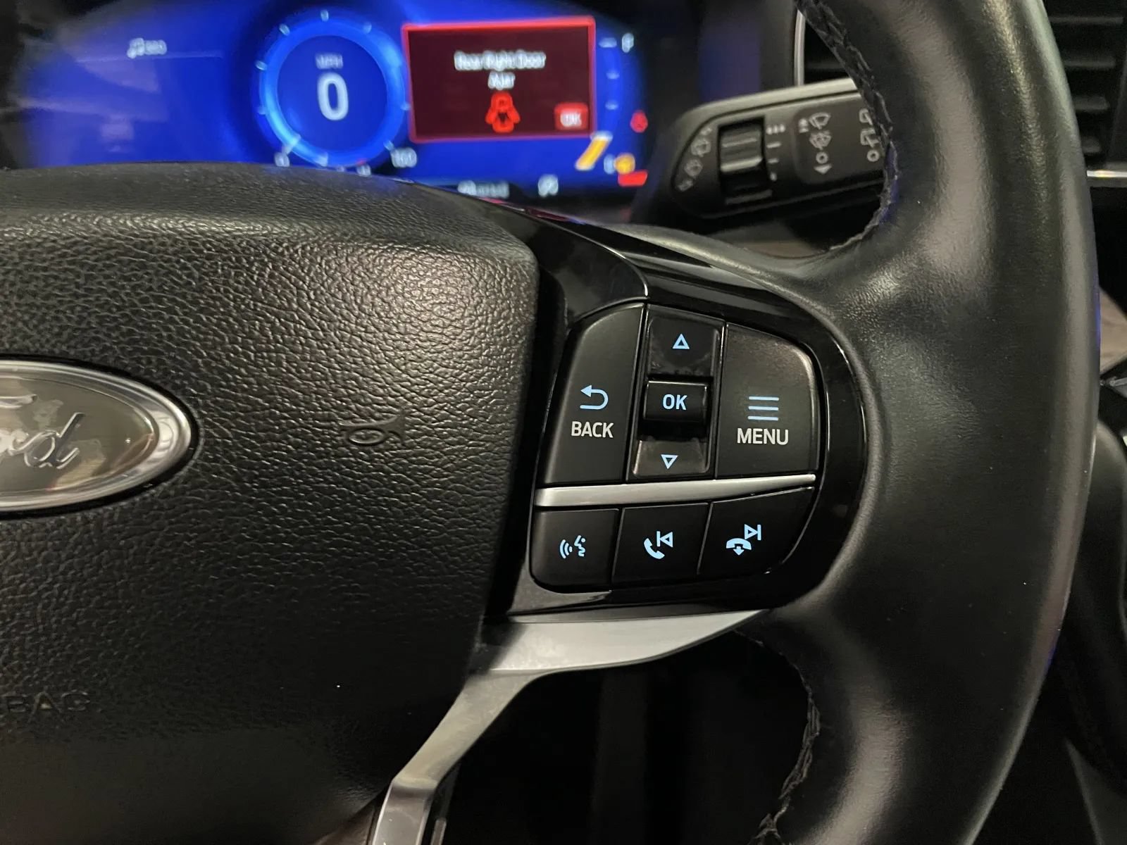 Used 2023 Ford Explorer Platinum w/ Technology Package AWD/4WD image 22