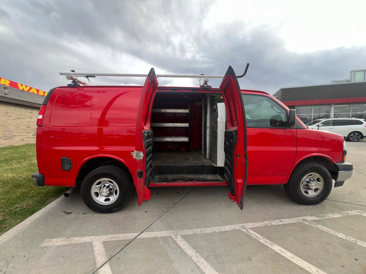 Used 2020 Chevrolet Express 3500 w/ Driver Convenience Package RWD image 14