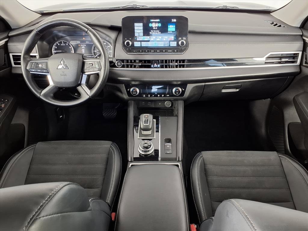 Used 2024 Mitsubishi Outlander SE Black Edition image 9