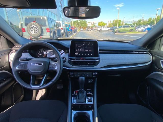 Used 2025 Jeep Compass Sport AWD/4WD image 17