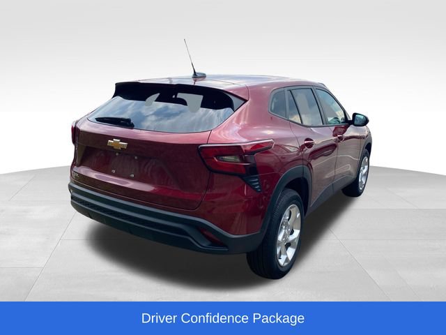 Used 2024 Chevrolet Trax LS w/ LS Convenience Package FWD image 2