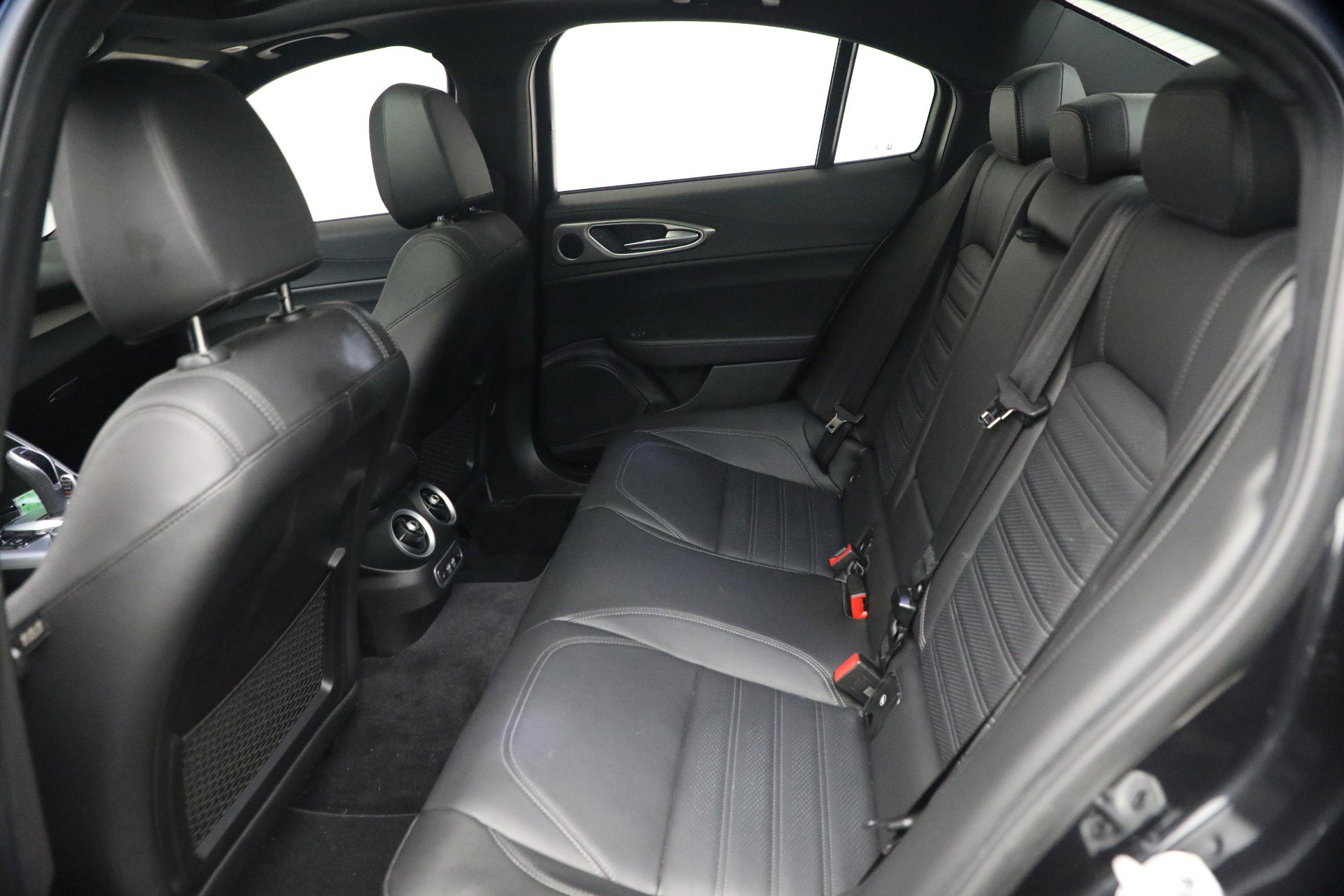 Used 2024 Alfa Romeo Giulia Veloce image 17