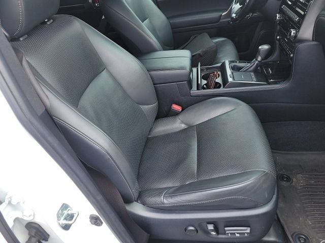 Used 2023 Lexus GX 460 Luxury w/ Sport Design Package AWD/4WD image 12