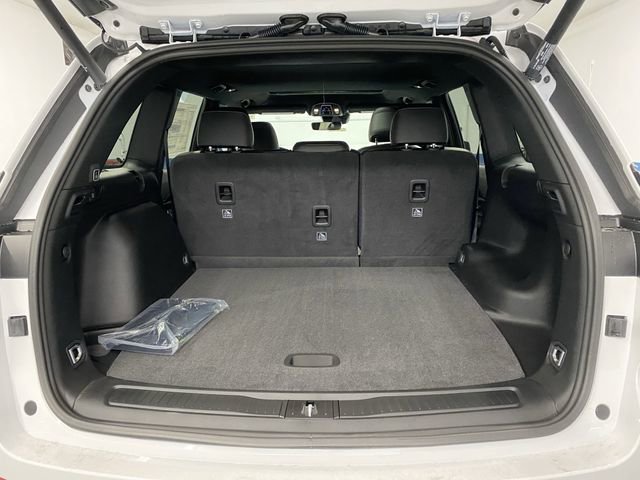 New 2025 Jeep Grand Cherokee Altitude image 15