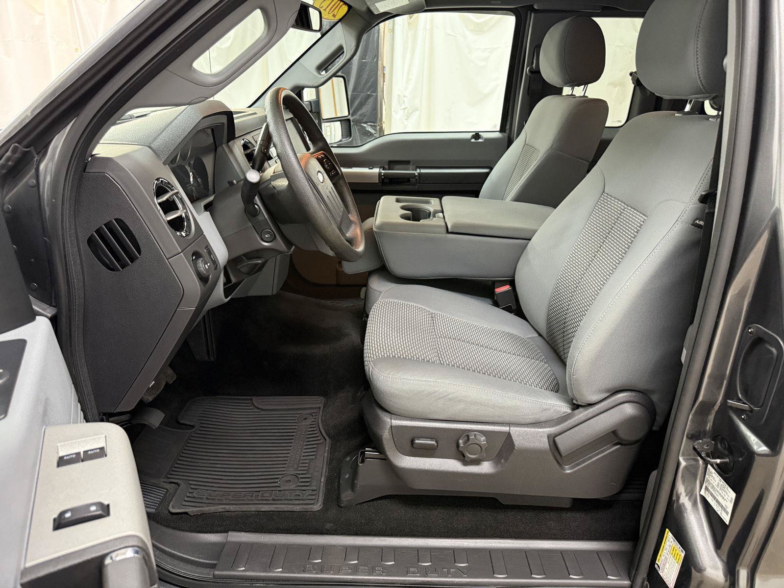 Used 2015 Ford F250 XLT w/ XLT Premium Package AWD/4WD image 11