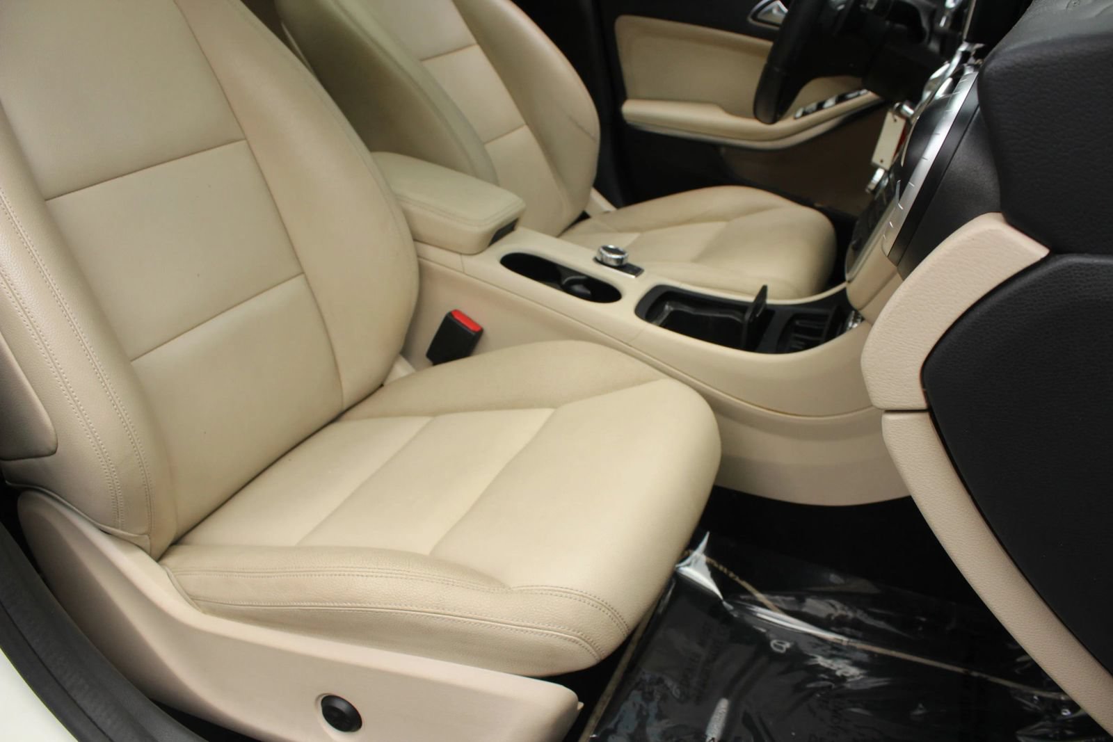 Used 2014 Mercedes-Benz CLA 250 4MATIC image 27