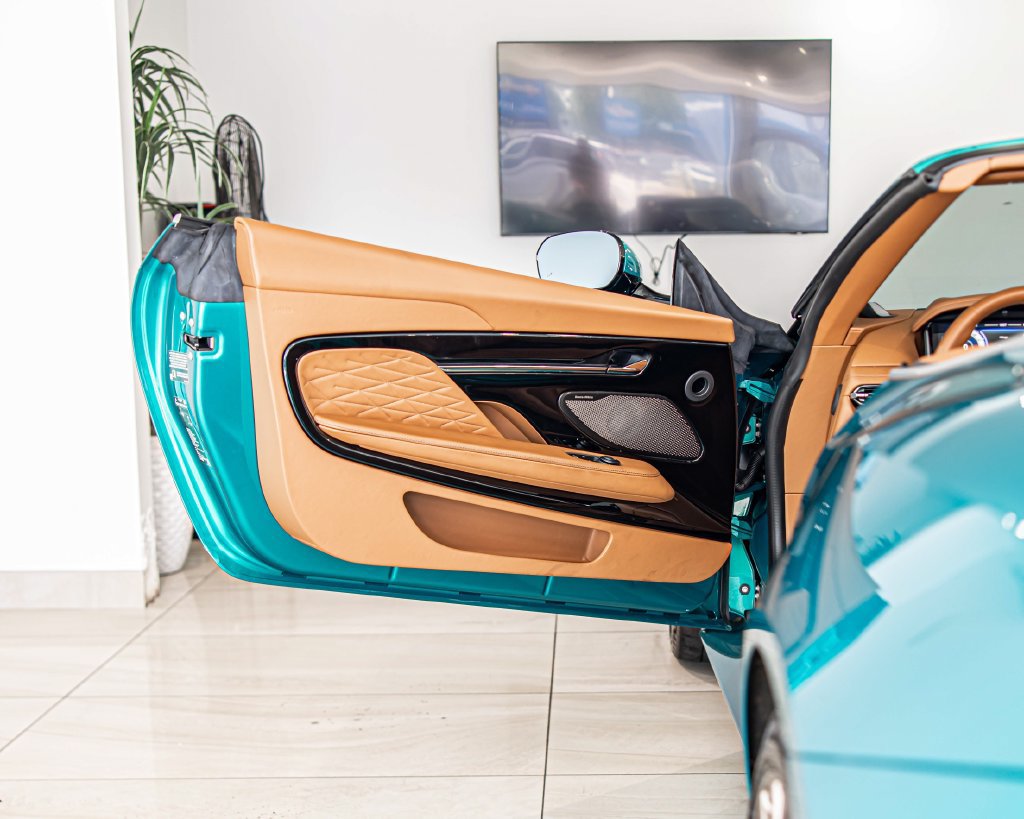 Used 2025 Aston Martin DB12 Convertible RWD image 30
