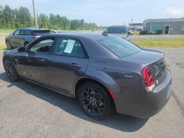 Used 2023 Chrysler 300 Touring L w/ Comfort Group image 2
